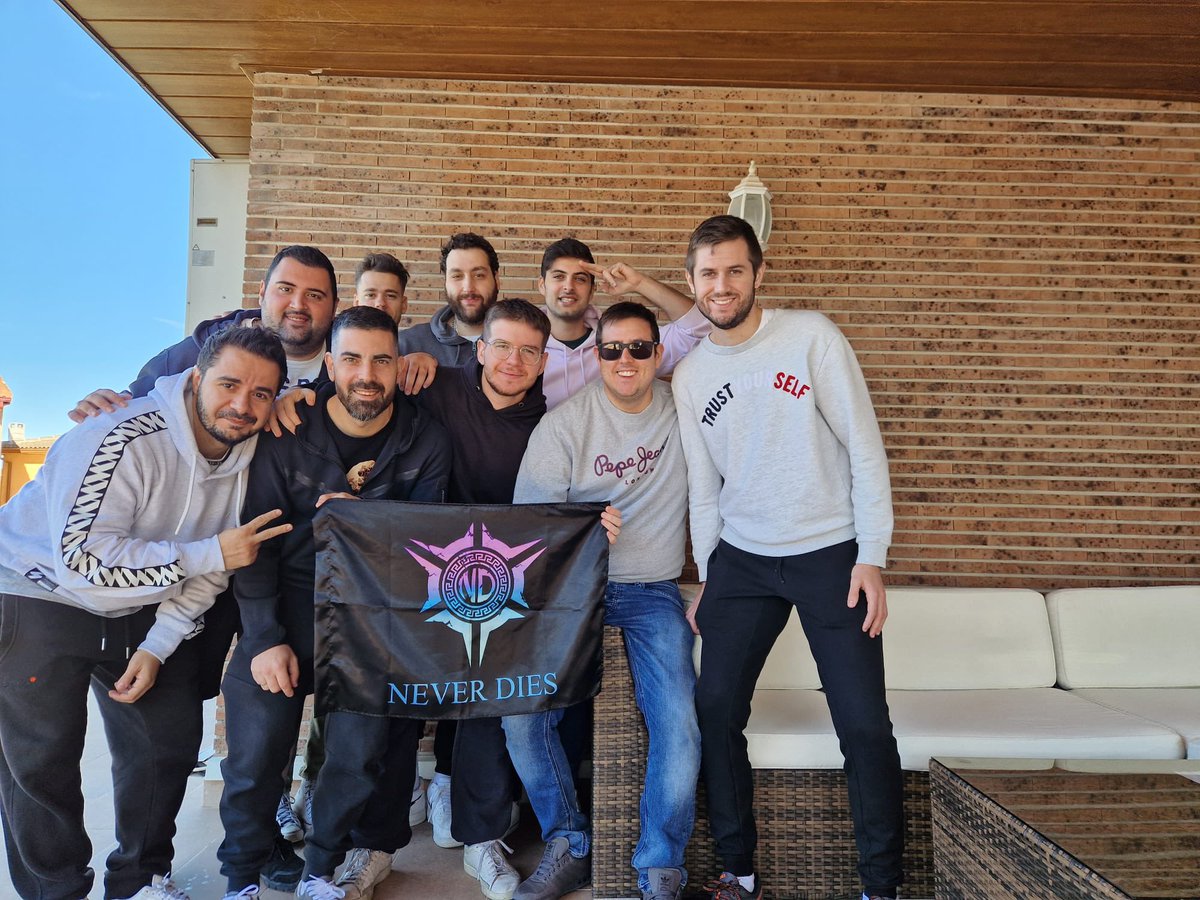 Ha sido increíble el fin de semana que hemos pasado los chicos de Never Dies, no solo en el Wow compartimos wipes y top mundiales si no que incluso en el póker palmamos todos juntos!! Grande chicos!!!