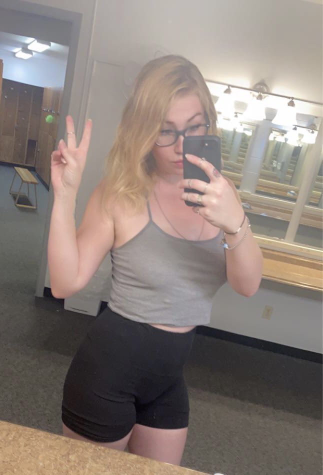 RubynotRos3's tweet image. How’s your day today?😜🥰 
#gym #workout #Legday