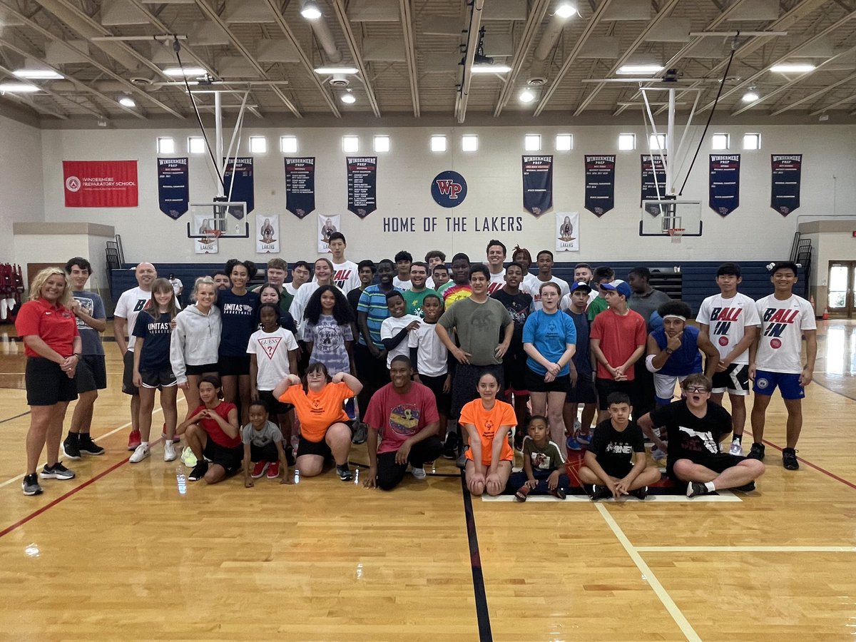 GirlsBBall_WP's tweet image. Our girls’ & boys’ basketball teams worked together to host a 🏀clinic for the @SpecialOlymFLOC. Glad to be a part of this special tradition at WPS! @WPS_Athletics @WPS_Lakers