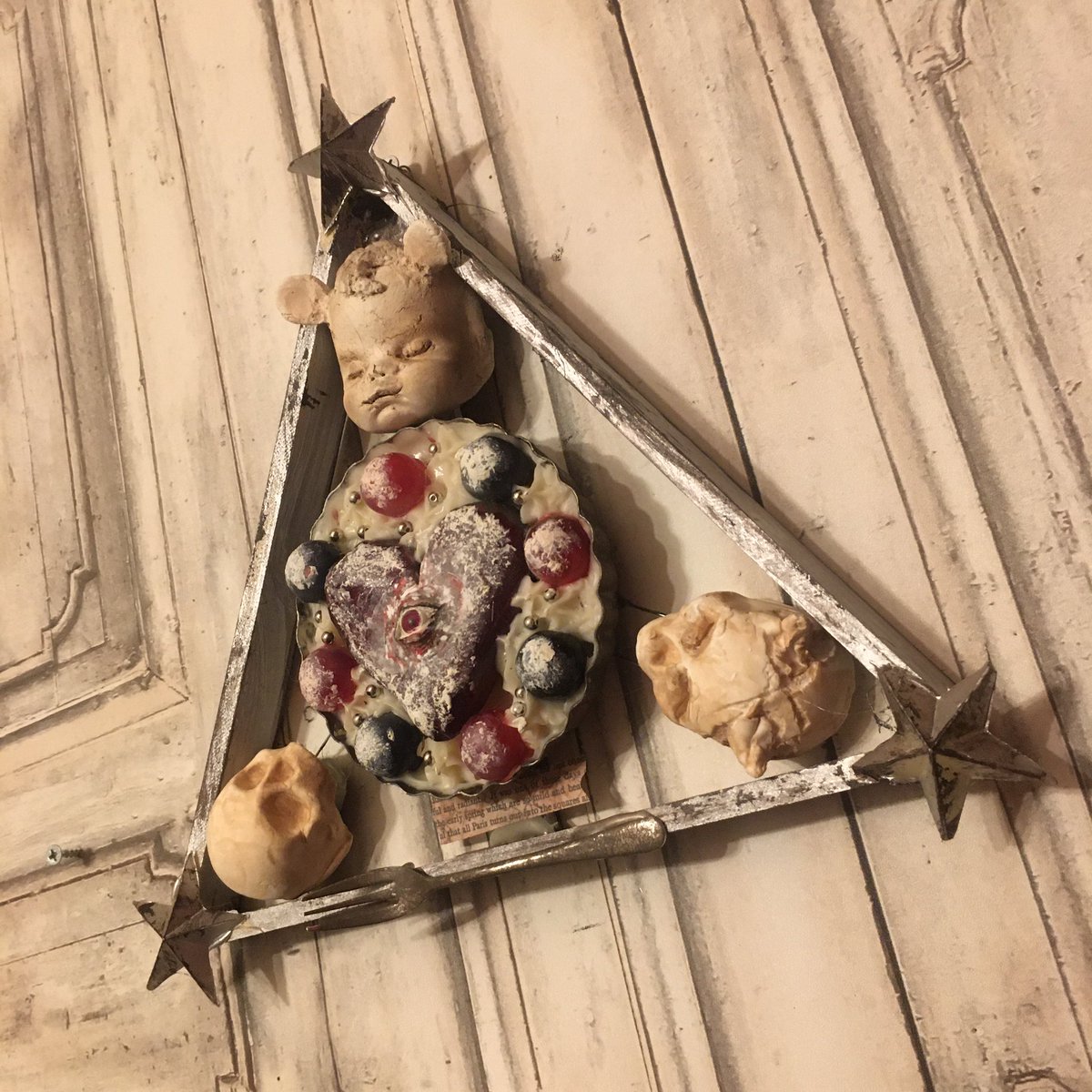 MoreVirtu's tweet photo. #virtumore
#gothic
#gothicinterior
#instagramart
#instagramjapan
#退廃
#suppuratesystem
#instalike
#followme
#gothicart
#撮影小道具 https://t.co/u8x8sjC6dc
