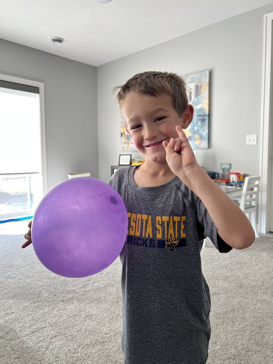 <a href="/MinnStMHockey/">Minnesota State Hockey</a> new biggest fan #HornsUp😈🤟🏻