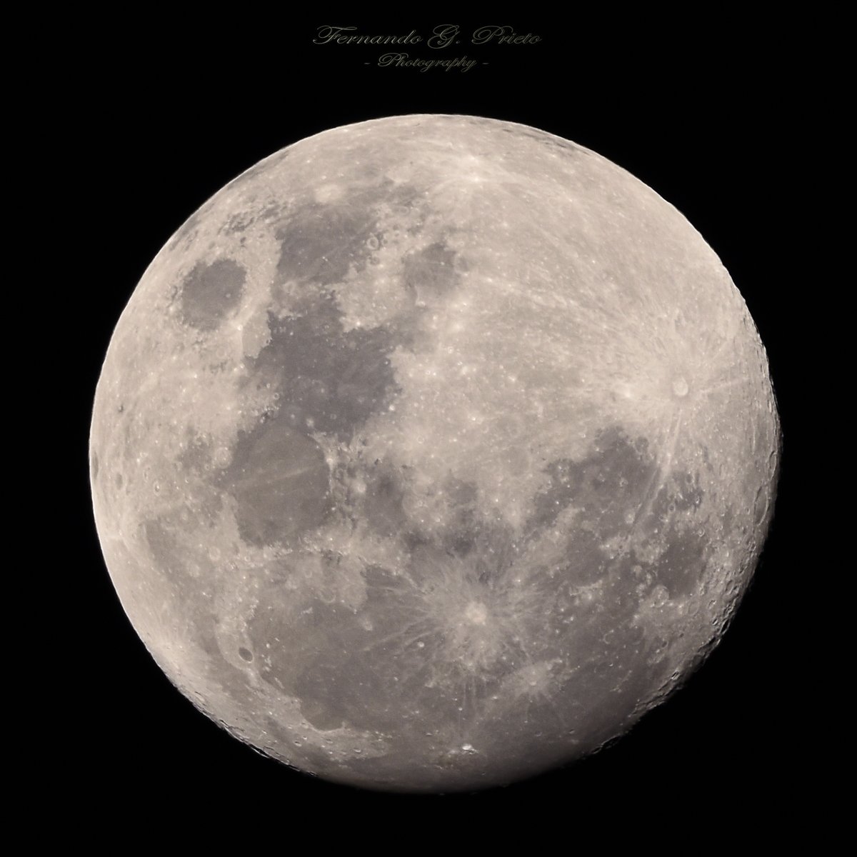 Ferfast's tweet photo. La Luna esta noche 🤩🌔
Bs. Aires 📷🇦🇷 06/11/22 https://t.co/7tGNRJQMAf