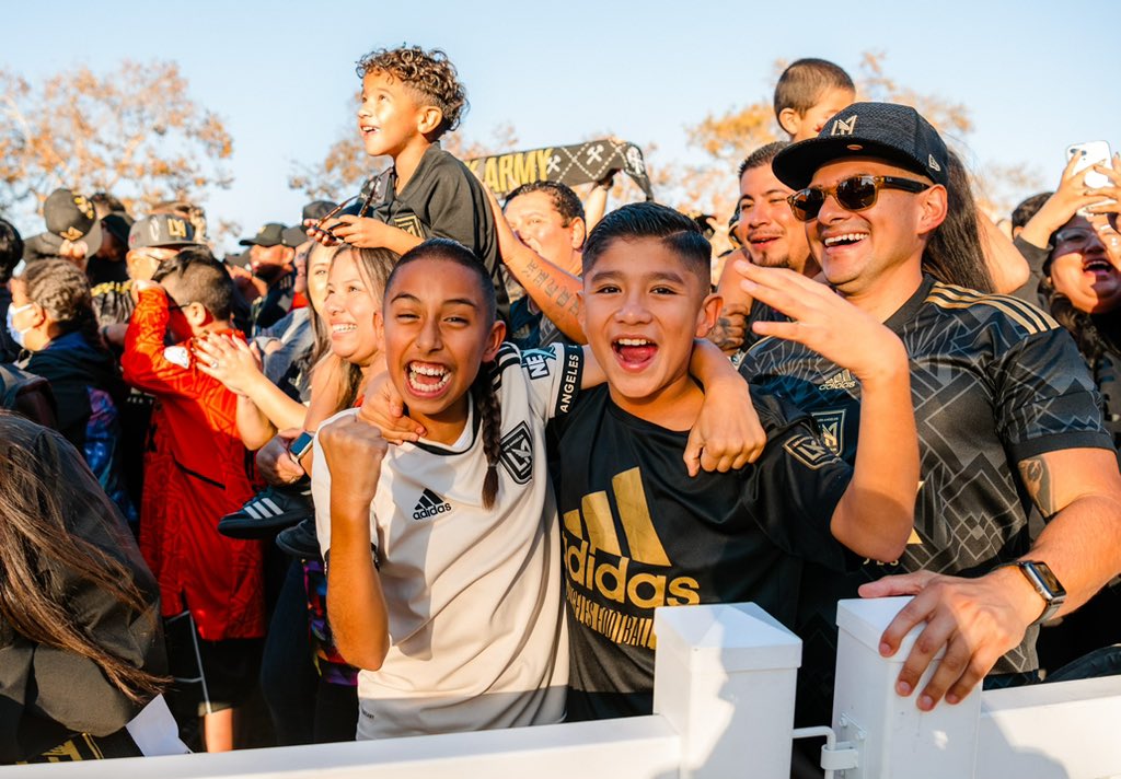 LAFC on Twitter "Los Angeles, let’s party. 🏆 📍 Christmas Tree Lane"