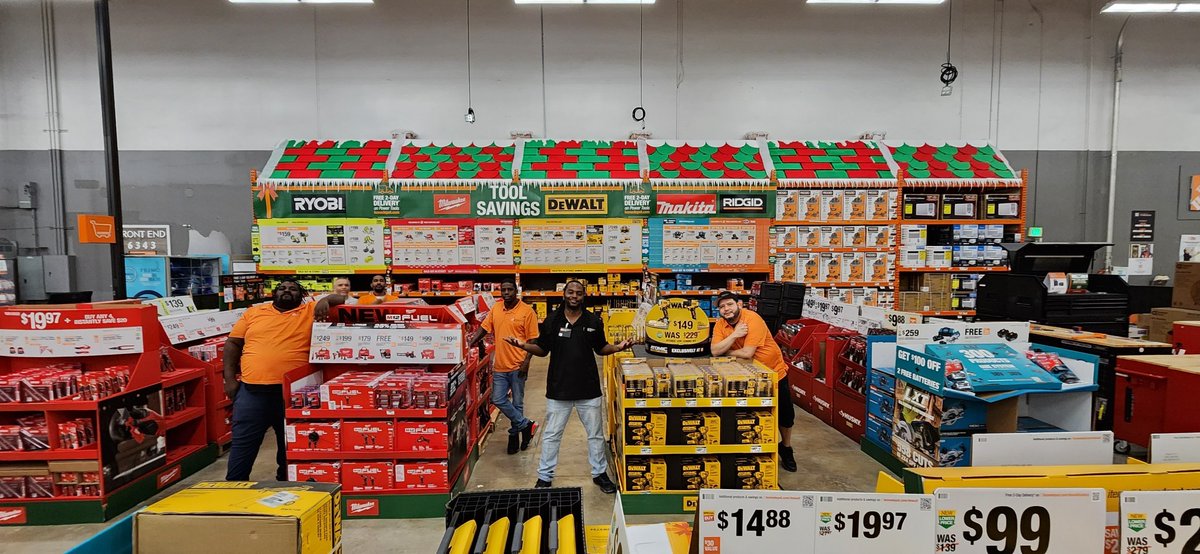octavius_cooper's tweet photo. From my Team to yours Overnight team at 6343 #Giftcenter https://t.co/z98r4v9QFp