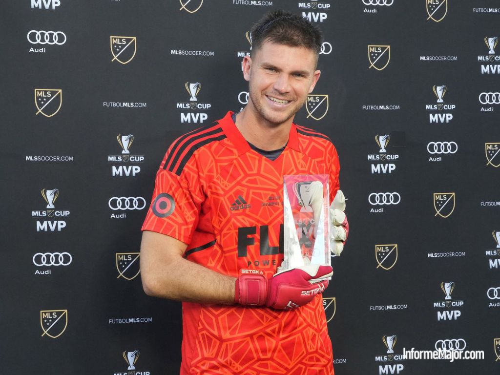 InformeMajor's tweet image. 🏆 John McCarthy, fue elegido el MVP de la final de la #MLSCup 2022
⚽️  El portero suplente de #LAFC se convirtió en el héroe de la final tras entrar y atajar dos penales en la tanda de penaltis
ℹ️ Conocé más al portero acá:
informemajor.com/lafc/john-mcca…