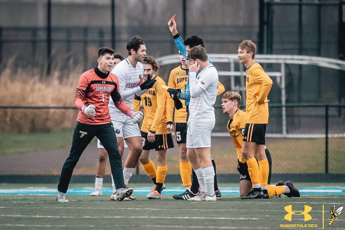 uwsmsoc's tweet photo. Did it on a cold rainy day in Superior… 📸💧🏆

#WeAreSuperior #EarnIt https://t.co/Jv8nmCBFWZ