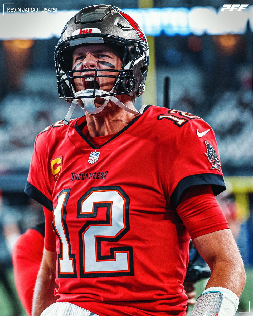 PFF's tweet photo. TOM. BRADY. 🐐 https://t.co/YcJkQ865sk