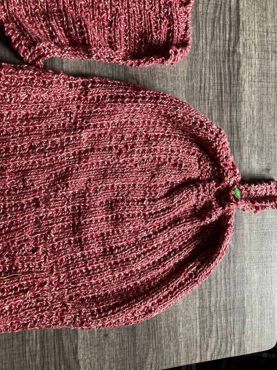 JonPSU77's tweet photo. Hanging knitted kitchen towel and dishcloth https://t.co/n3RKH5iHMJ