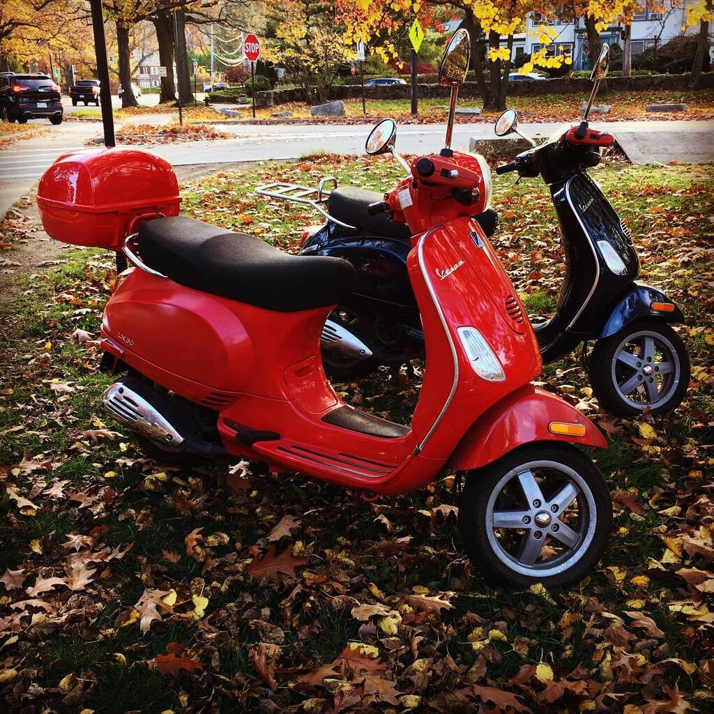 Yes - Scooting and doing an urban weekend picnic at Jamaica Pond is not a bad way to enjoy the foliage…especially during a warm spell in November. @cuttyfoods sandwiches for the win! #Vespa instagr.am/p/Cko7206uXMz/