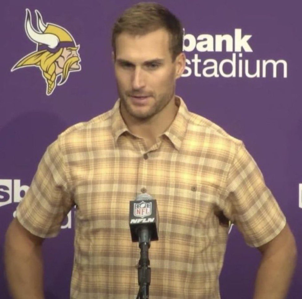 VikingsFan26's tweet image. Kirk Cousins really went from Kohls Cash to clapping your girls ass 😭