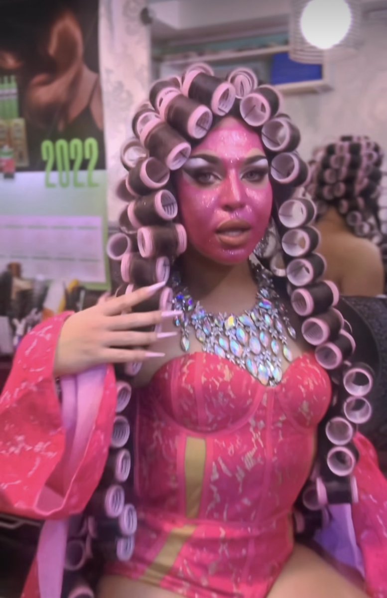 chasumaoy's tweet photo. Pink pak boom runway ni Misis! Ginaya ko hehe RAWRRR 🫶 @VinasDeluxe #vinasdeluxe #divinedivasph #dragracePh https://t.co/2j4KacuaAD