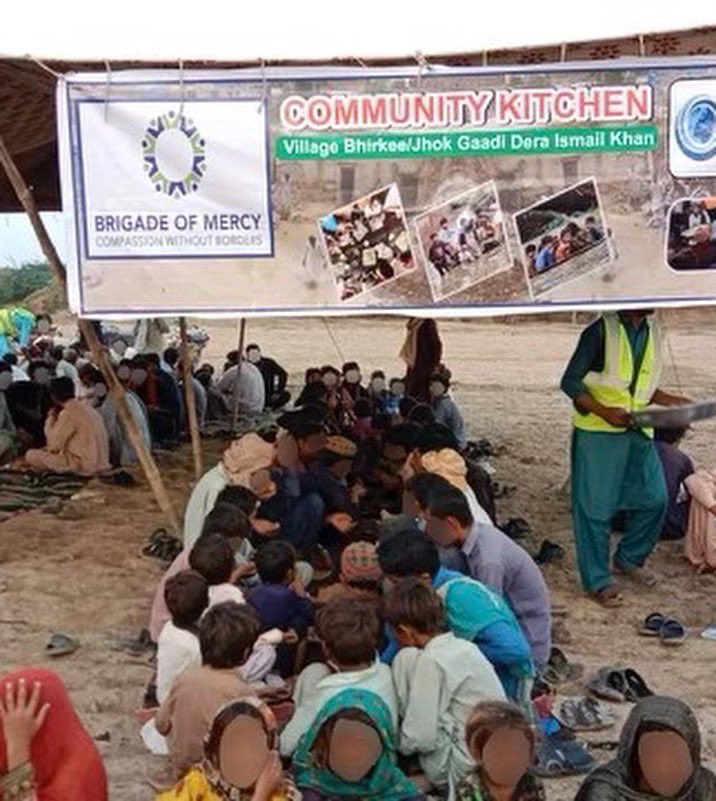 brigadeofmercy's tweet photo. BOM has partnered with @CDRSWORLD led by Timothy Todd Shea to help the flood relief work in Pakistan. We have been able to provide food, hygiene kits and mosquito nets to thousands of people. We are grateful to our donors for their generosity. #BOM #compassionwithoutborders. https://t.co/1ZP0bcYK34