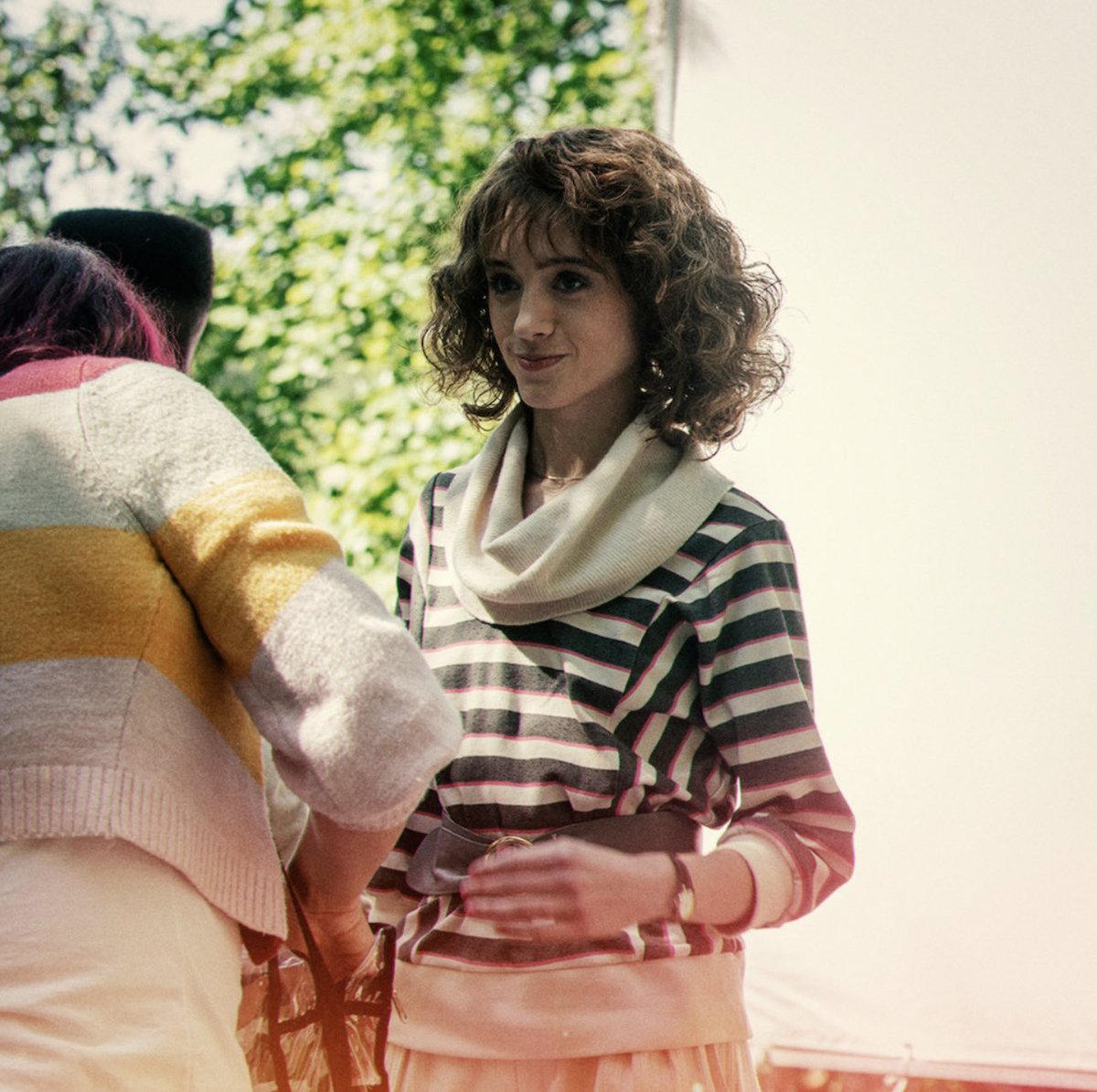 badpostnatalia's tweet image. BTS pic of Natalia Dyer from Season Four of Stranger Things