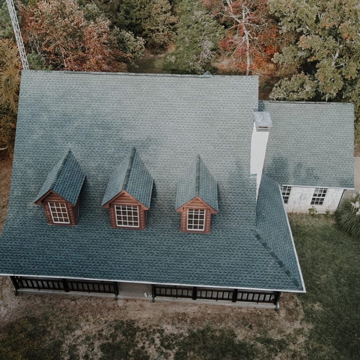 knowles_roofing's tweet photo. Just wrapped up this gorgeous Hunter Green project 📍Canton, Tx @gafroofing https://t.co/xtY6vz5n8v