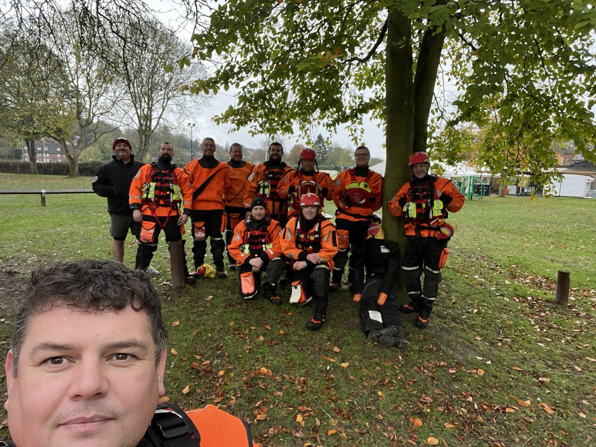 WMSAR_Nick's tweet photo. Team photo after some boat handling training today with @WestMerciaSAR 

@RuthLeeLtd bit tired after a hard days work👊

#searchandrescue #uksar https://t.co/rp9U34ENQD