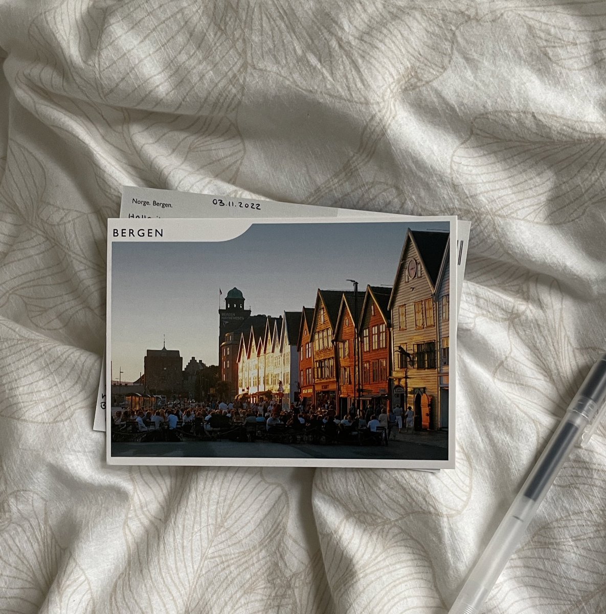 norapautmeier's tweet photo. Es ist Zeit, Postkarten an meine Liebsten zu schreiben! Normalerweise schicke ich diese immer an so viele Menschen wie möglich, weil ich weiß, wie sehr sie sich darüber freuen. Hier muss ich das limitieren - die Briefmarken sind einfach so teuer.🥺#studierenweltweit #erlebees https://t.co/cEUTtNZq9T