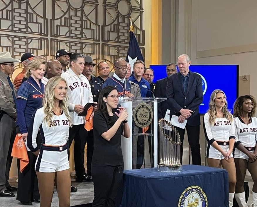 spanjian's tweet photo. Love this team!! Go @astros! ⚾️ And now we celebrate! @SylvesterTurner @ChristianSusanE @TroyFinner @FireChiefofHFD @houstonsportsJB planning an epic celebration for tomorrow! @DowntownHouston at noon @MayorsEvents @houmayor #WorldSeries #astros #LevelUp https://t.co/HlZokek4T1