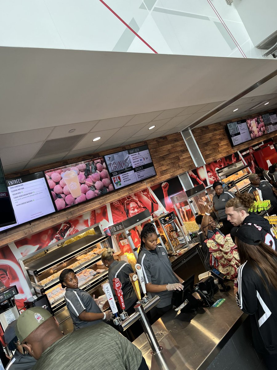 APSCarverEC's tweet image. We are so proud of our @CarverATLSports Girls Basketball Team for their community service @MBStadium today! Our scholar athletes ROCK
@PrincipalRogers @AJFuller_APS