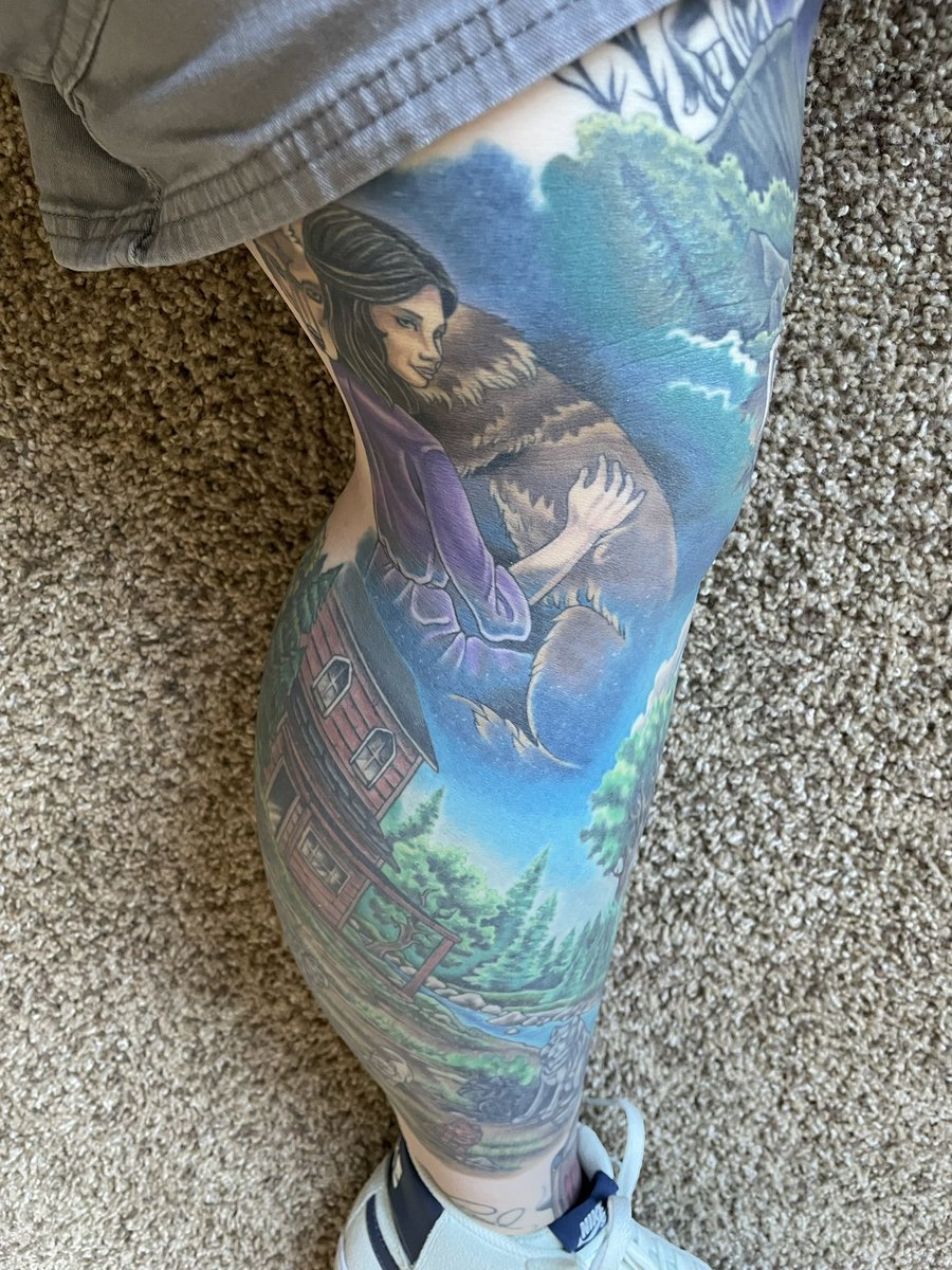 DaniBoBani07's tweet photo. It’s pretty awesome when it takes your Aunt almost an hour to realize that you are wearing shorts and not pants…#tattooart #tattooedwoman #Tattoo https://t.co/XLPVKj7Ui2