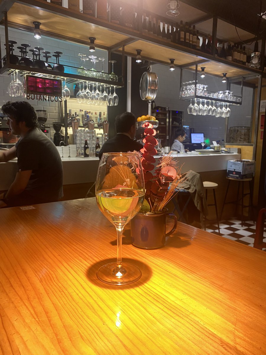 Kicking off sherry week tonight, from Madrid. With a perfect 125ml pour of just opened fino. Bodes very well indeed.
Happy #sherryweek all, let’s do this!