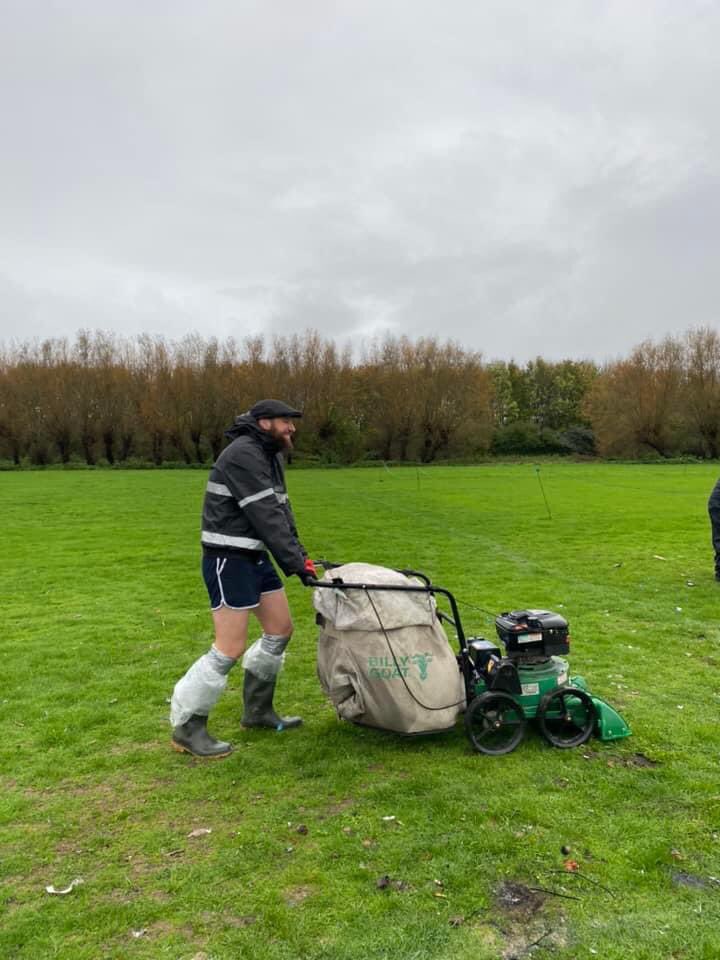 There are members and there are LEGENDS. Thank you to everyone who swam/punted/rowed to the firesite today for the big clean up in ‘damp’ conditions 🙇‍♀️ MORE MEMBER HELP is still needed 9-12 tomorrow. It’s the final push! 🙏 #southoverbonfiresociety