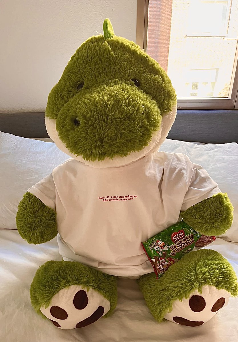 primer ✨sorteo✨ de Romance Society 

quieres llevarte a casa un peluche enorme de dinosaurio junto con una de nuestras camisetas chulísimas y una tableta de nestlé jungly??? 

- sigue a <a href="/romance_society/">Romance Society</a>
- haz rt

el día 13 anunciamos ganador (!!)💕