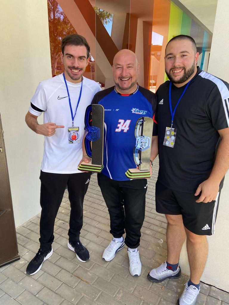 Aquí se demuestra la humildad de este par de figuras <a href="/JotaemeBrea/">Jose Manuel Brea 🇪🇸</a> y <a href="/JoseSerrano_16/">Jose Serrano</a>....campeón durante 30 segundos 🤣🤣🤣🤣
Graciassss