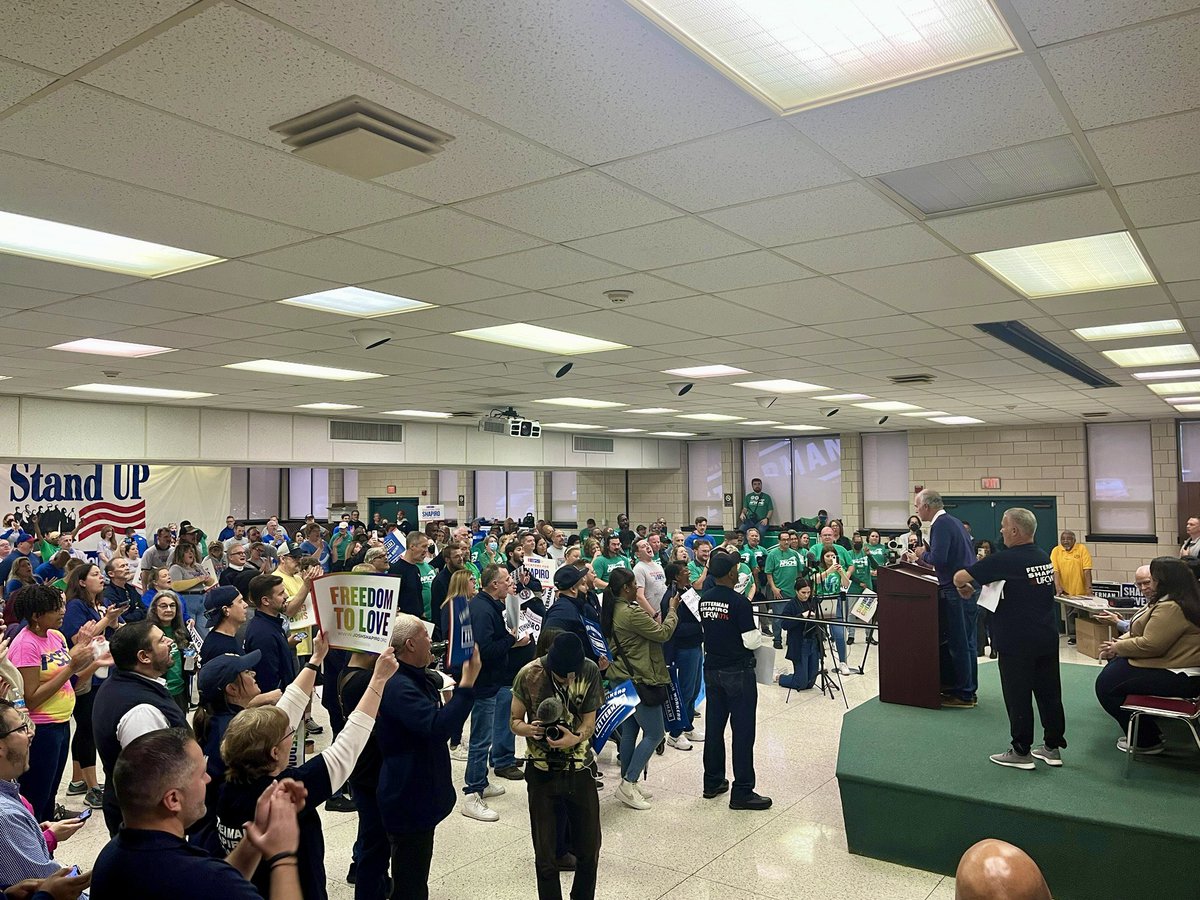 Bob_Casey's tweet photo. It was great to join @JohnFetterman, @TomWolfPA, @AustinDavisPA, @PaAFL_CIO, @UFCWLocal1776, NEA, @AFSCME, PSEA and other union brothers and sisters to rally for workers’ rights. The energy in that room was unmatched — and we’re taking that same energy with us to the ballot box! https://t.co/rhSnnqzFbw