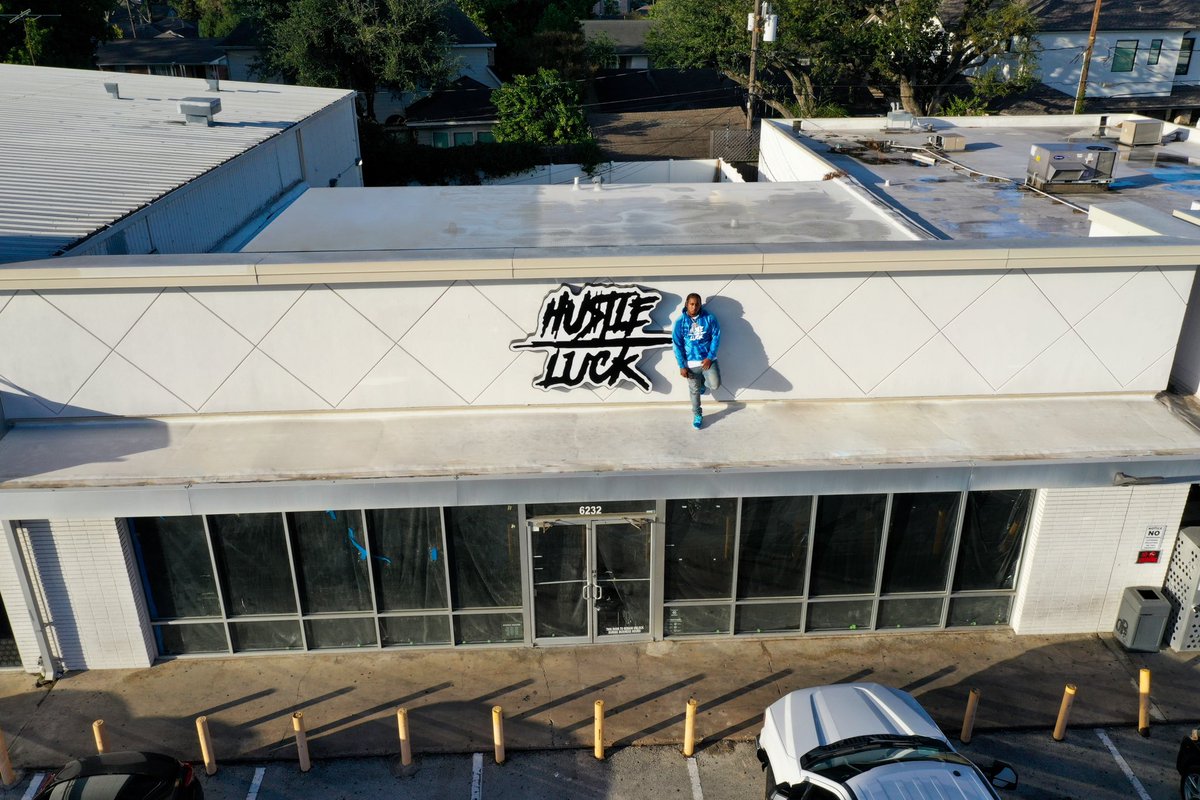 HustleOverLuck's tweet photo. Could’ve bought a Patek Philippe or went big AP instead decided to invest in myself.. I just graduated from college 6 months ago and now we’re here. God is the greatest!🙏🏾
Grand Opening date coming soon!
Location : 6232 Westheimer Rd Houston, TX  77057 United States https://t.co/FCC54IuWl5