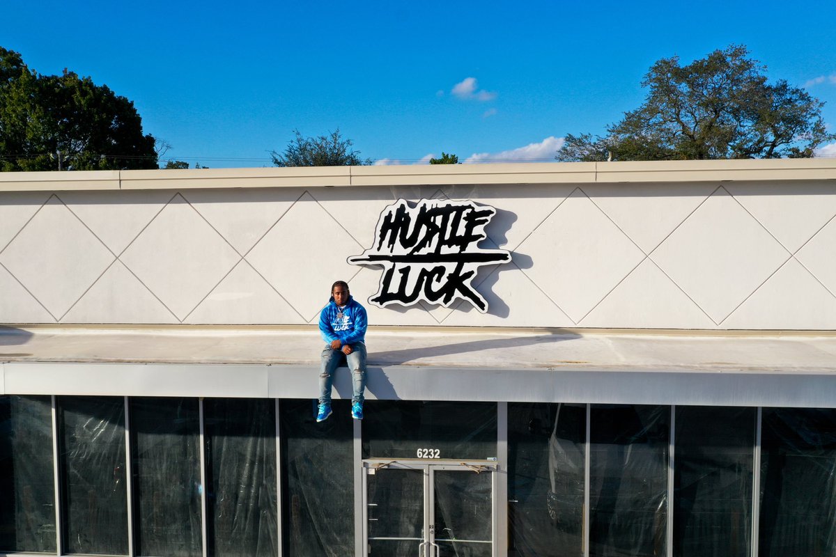 HustleOverLuck's tweet photo. Could’ve bought a Patek Philippe or went big AP instead decided to invest in myself.. I just graduated from college 6 months ago and now we’re here. God is the greatest!🙏🏾
Grand Opening date coming soon!
Location : 6232 Westheimer Rd Houston, TX  77057 United States https://t.co/FCC54IuWl5