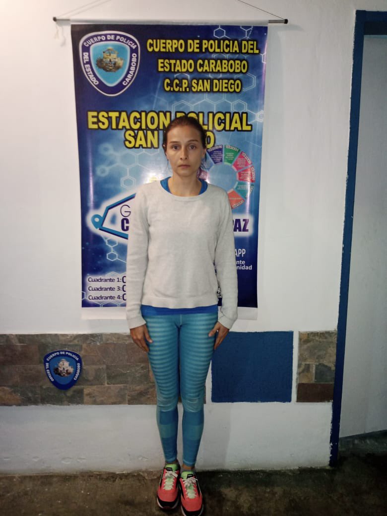 TarekWiliamSaab's tweet photo. Ahora #detenida para ser #imputada por el Ministerio Público Carabobo: Mayleen Ayleen Romero Pérez por golpear salvajemente a su propia mascota mientras grababan el video de su acción agresora: La #Fiscalía 28 #imputará a la referida indiciada el delito de #MaltratoAnimal. https://t.co/igaDLUUqK1
