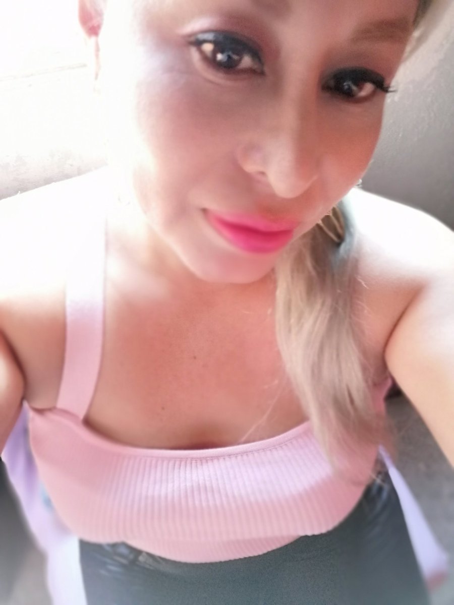 🍒
*La vida no se trata de esperar a que pase la tormenta.*
*Se trata de aprender a bailar bajo la lluvia...!!*
*Bonito Domingo, que todo lo que hagan hoy sea para llenar el corazón de alegría y gratitud!*💃💫