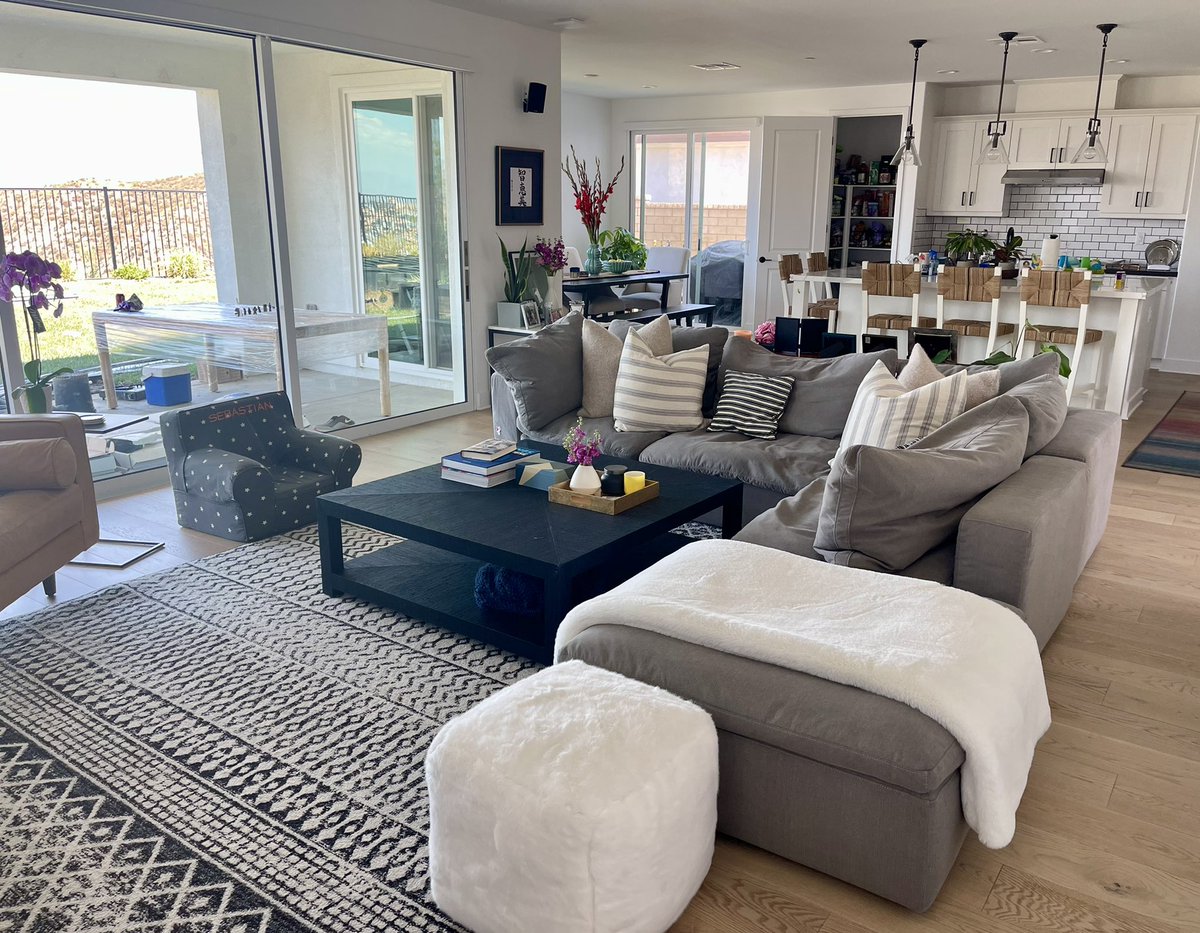 bhurvitz's tweet photo. @jzux Work in progress, but gotta add: love seeing everyone’s personal style expressed in their homes! https://t.co/s3bscYaY3l