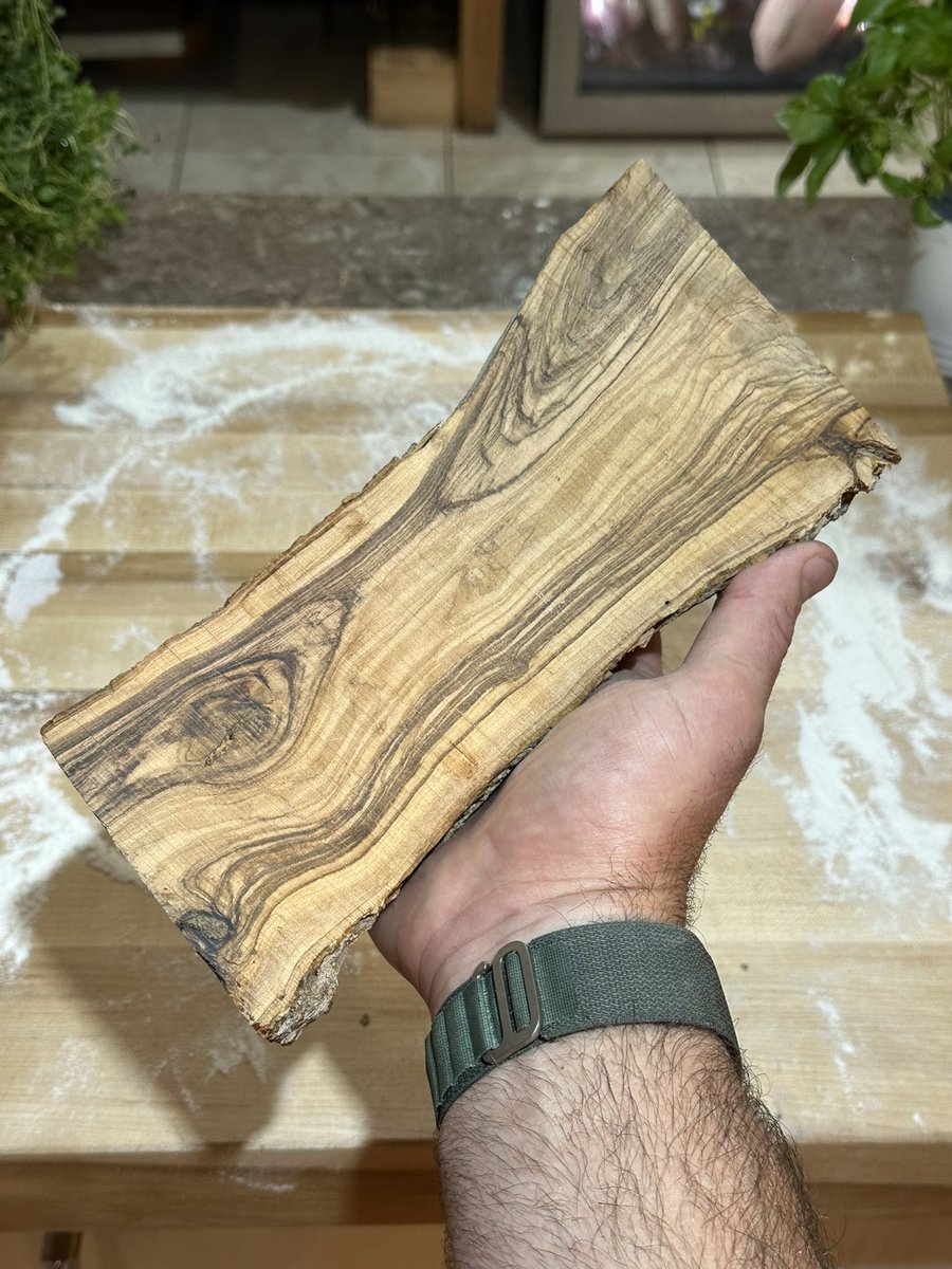 Olive wood from Egypt, thanks to Tony from <a href="/GoodWoodFuel/">Goodwood Fuel,Charcoal,Olive Firewood Wholesalers</a> The Pizza tastes much better
