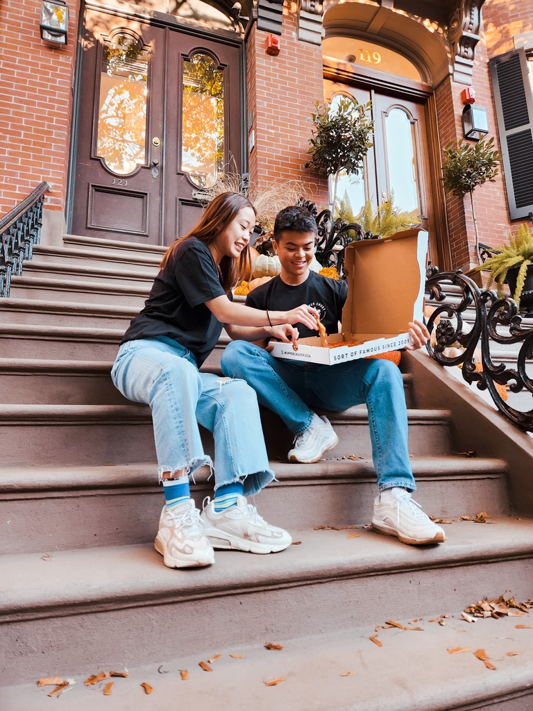 UpperCrustPizza's tweet photo. The classic Boston experience of sharing a pizza pie on a stoop
#bostonfoodie #boston #bostonlocal #bostonpizza https://t.co/PAjQiouqqz