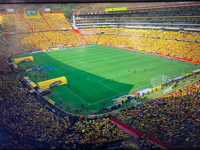Impresionante el recibimiento de los hinchas del Barcelona SC.