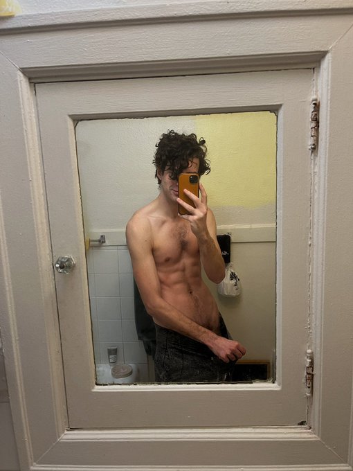 Bedhead and boners  Instagram vs Twitter https://t.co/VLntLzAfYb