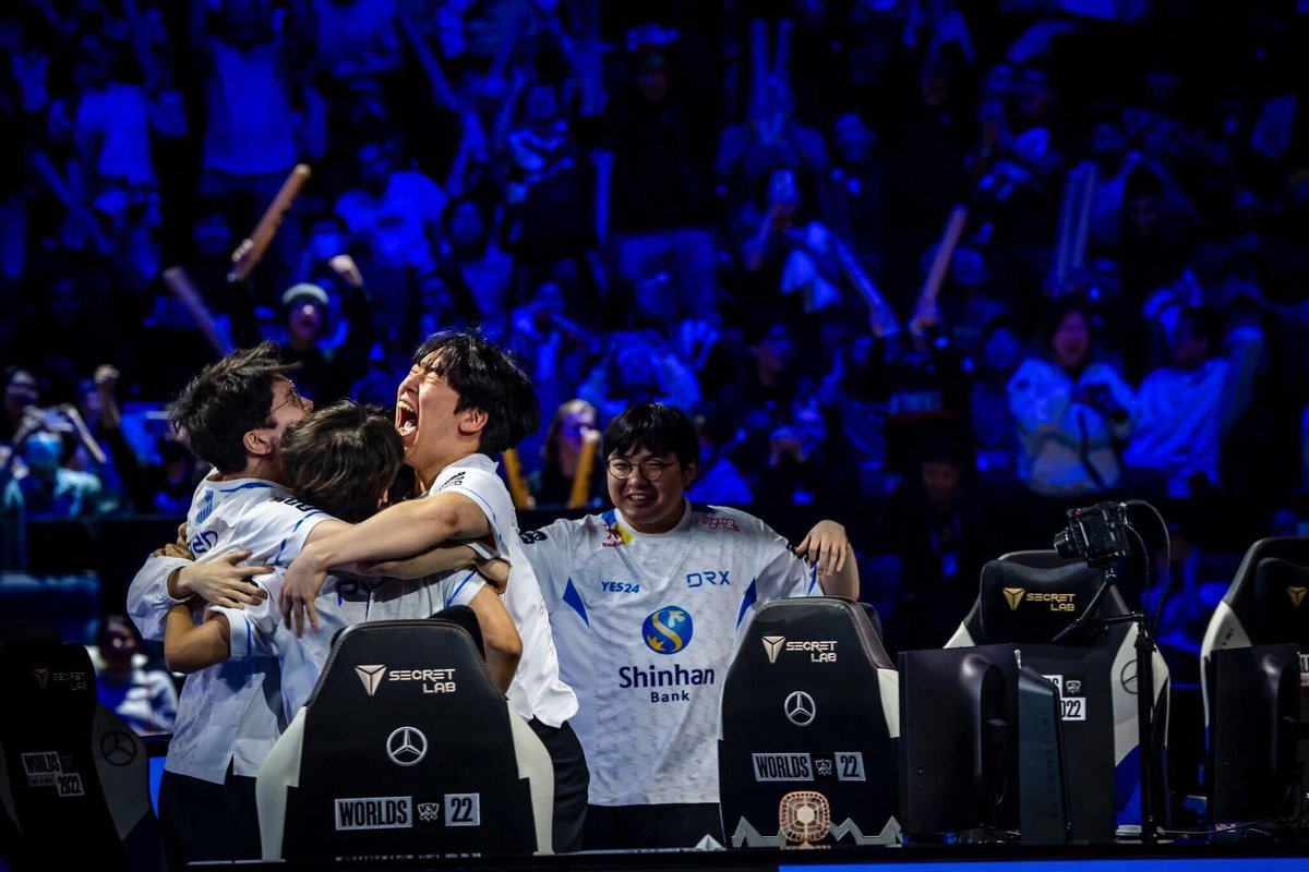 ✍️ <a href="/DRXGlobal/">DRX</a>’s #Worlds2022 triumph  over T1 was the best finals in Worlds history.

It was also the last stop on the greatest tournament run in the history of #lolesports, and we may never witness anything like it again.

My latest for <a href="/EsportsFactor/">Factor.gg</a> :

bit.ly/3FOHJkD