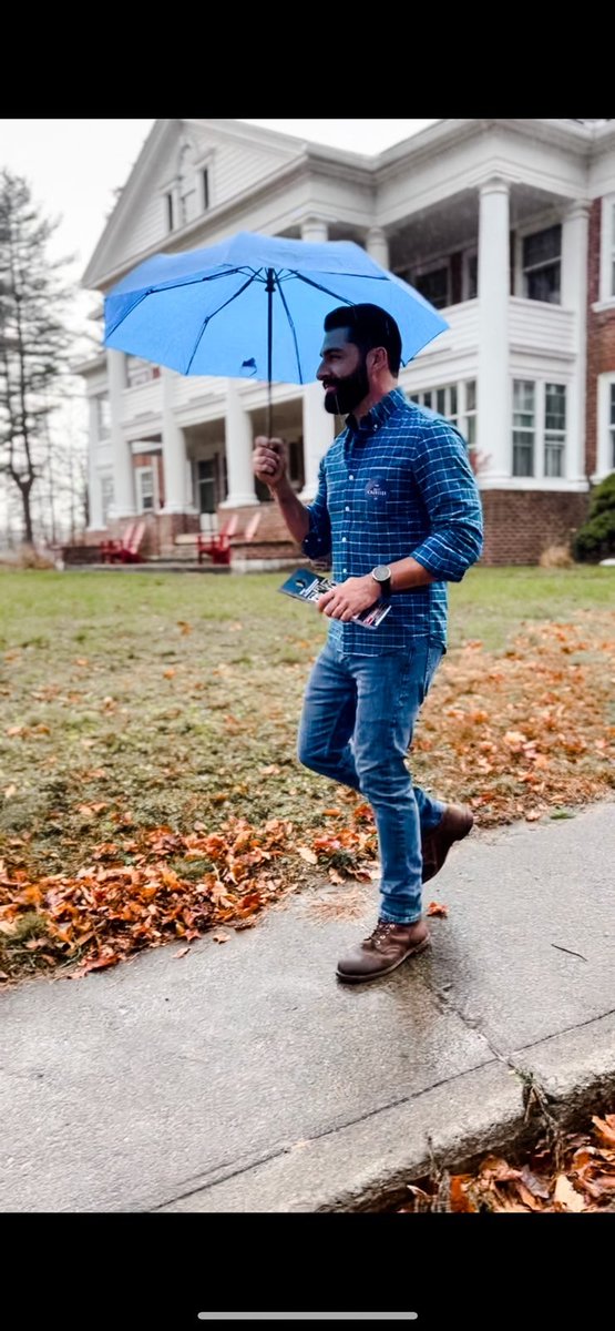 CastelliMatt's tweet photo. Rain or shine, our momentum cannot be stopped. #NY21 #TeamCastelli #GOTV https://t.co/oFcj9W1Eto