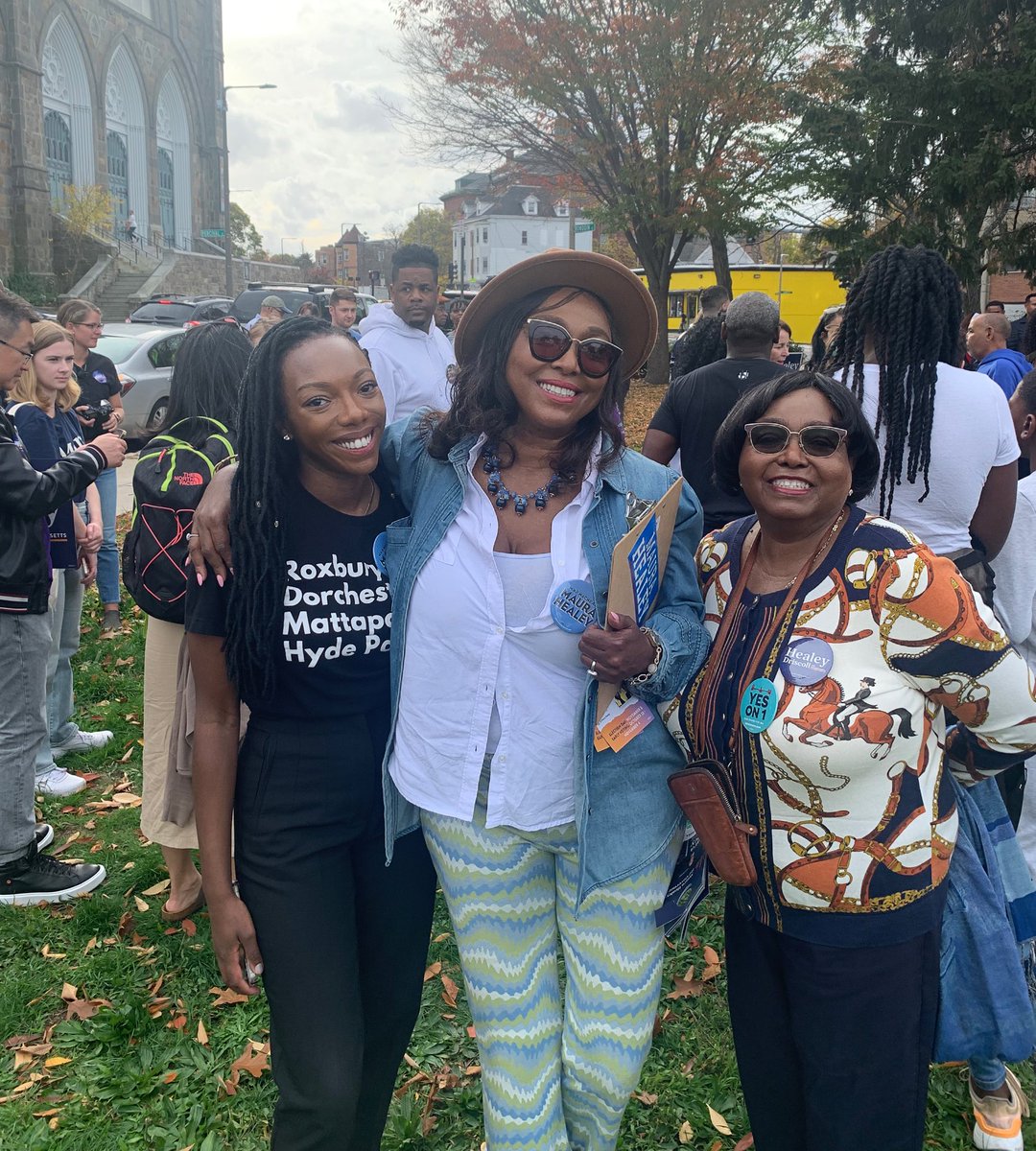 MalaikaLucien's tweet photo. Grandma and Mom knocked four packets this weekend. They also refuse to take their pins off.
GOTV is a family affair. #TeamHealey #bospoli #mapoli https://t.co/sTRVBjmNfi