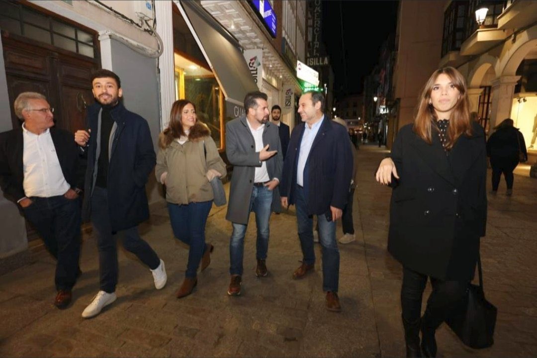 Ayer entregamos los V Premios Benedicta Rodríguez de Memoria Histórica en Aranda de Duero. Un nuevo reconocimiento a quiénes trabajan por la dignidad democrática de nuestro país. 

Gracias <a href="/abalosmeco/">EN EL NOMBRE DE ÁBALOS</a> <a href="/Jcalvos13/">Javier Calvo Santiago</a> y a las Asociaciones de Aranda y Miranda por acompañar a las <a href="/JSCyL/">JSE-CyL</a>