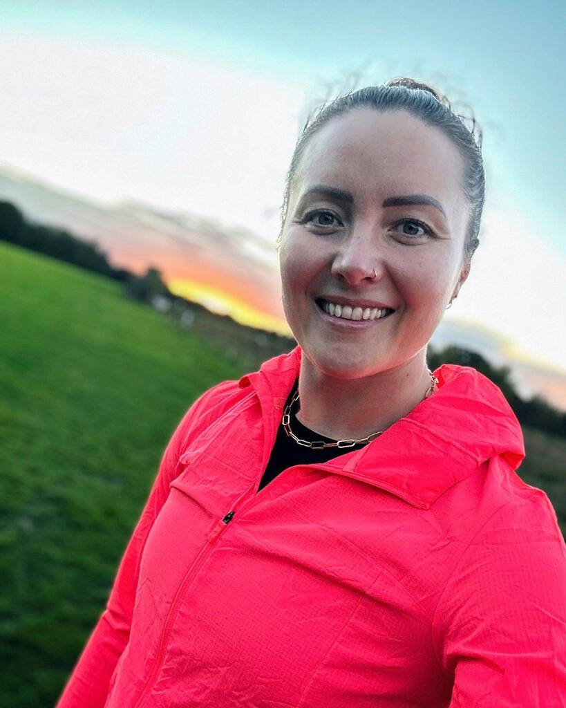 Lovely sunset run with company this afternoon. 🏃🏻‍♀️☺️ I feel very lucky that Ian and I moved house and ended up being just around the corner from friends made through instagram. We’ve gone on dog walks together, had chatty dinners and even carved pumpkins. Today we stepped the …
