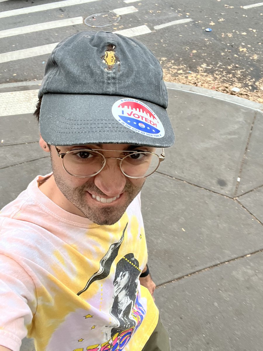 anthojackso's tweet image. Early voting place in ft greene very busy just now!!! Keep it up ppl or things only get worse