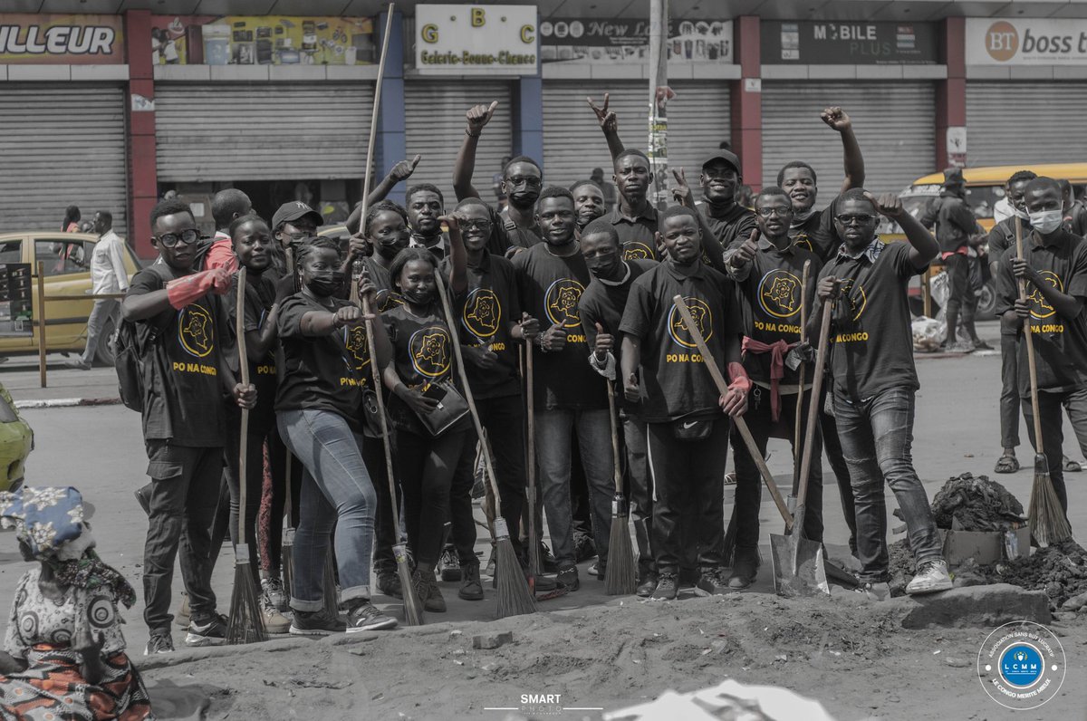 CongoMieux's tweet photo. Dans le cadre de la campagne #Po_Na_Congo, nous avons, ensemble avec nos frères et sœurs du centre #CEPAS, assaini la Place Victoire au rythme d’un mega Salongo organisé ce samedi 05 Novembre.
❤️🇨🇩

(Photos) https://t.co/NFQ4j7OhrJ