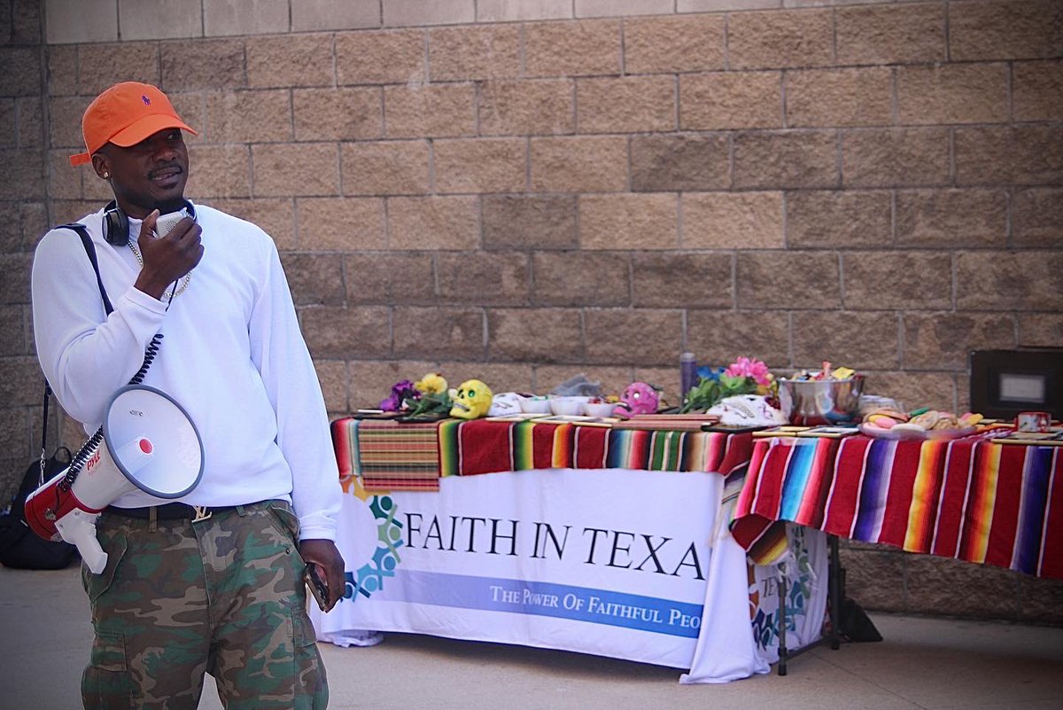 WeAreFaithInTX's tweet photo. Today, on November 6th , community leaders and families got together to support the families of people who have had loved ones lose their lives while being incarcerated. Many leaders also voiced their concerns and experiences that they seen through the incarceration system. https://t.co/iv45YLaeIt