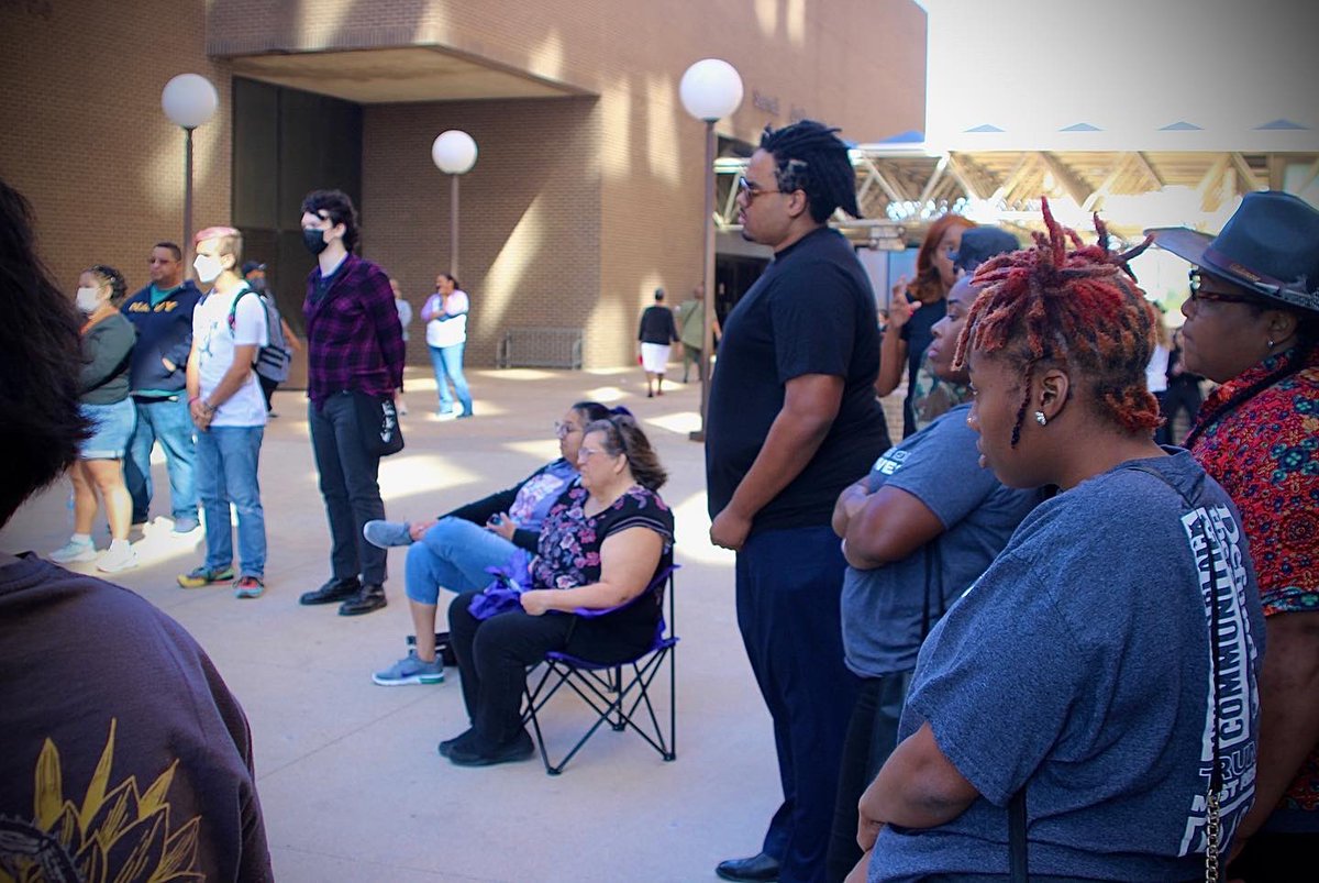 WeAreFaithInTX's tweet photo. Today, on November 6th , community leaders and families got together to support the families of people who have had loved ones lose their lives while being incarcerated. Many leaders also voiced their concerns and experiences that they seen through the incarceration system. https://t.co/iv45YLaeIt