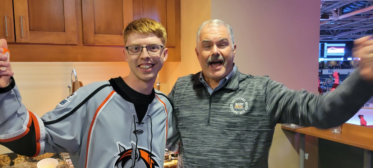 Thank you <a href="/LamarHuntJr/">Lamar Hunt Jr.</a> and the entire <a href="/kc_mavericks/">xyz-Kansas City Mavericks</a> organization for a great night last night!