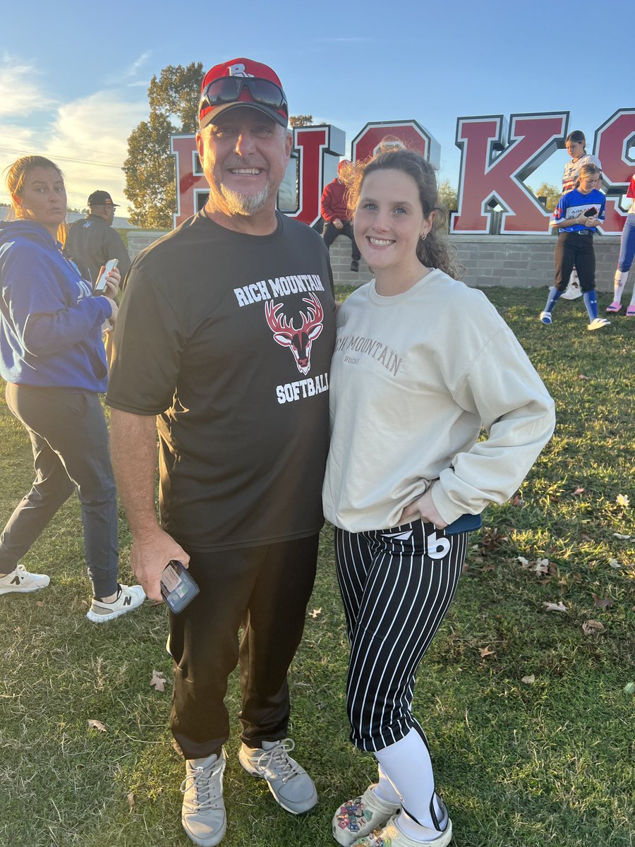 Uncommitted 2024 C/INF <a href="/cate_kinley/">kinley cate</a> getting some work in at the <a href="/UARMSoftball/">UARM Bucks Softball</a> camp yesterday!