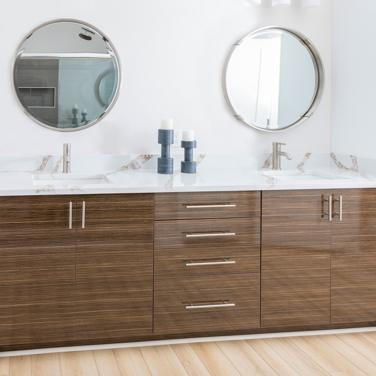 WellbornCabinet's tweet image. The bathrooms in the #DominoV home are perfect and we're so proud to have been featured in them. #wellborncabinet