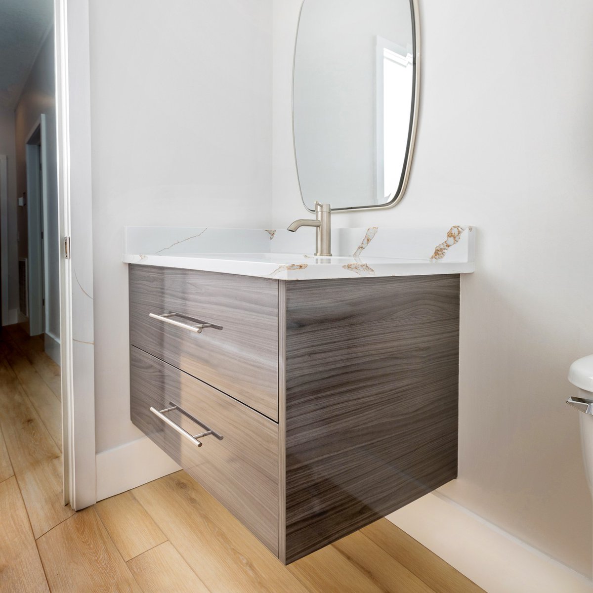 WellbornCabinet's tweet image. The bathrooms in the #DominoV home are perfect and we're so proud to have been featured in them. #wellborncabinet